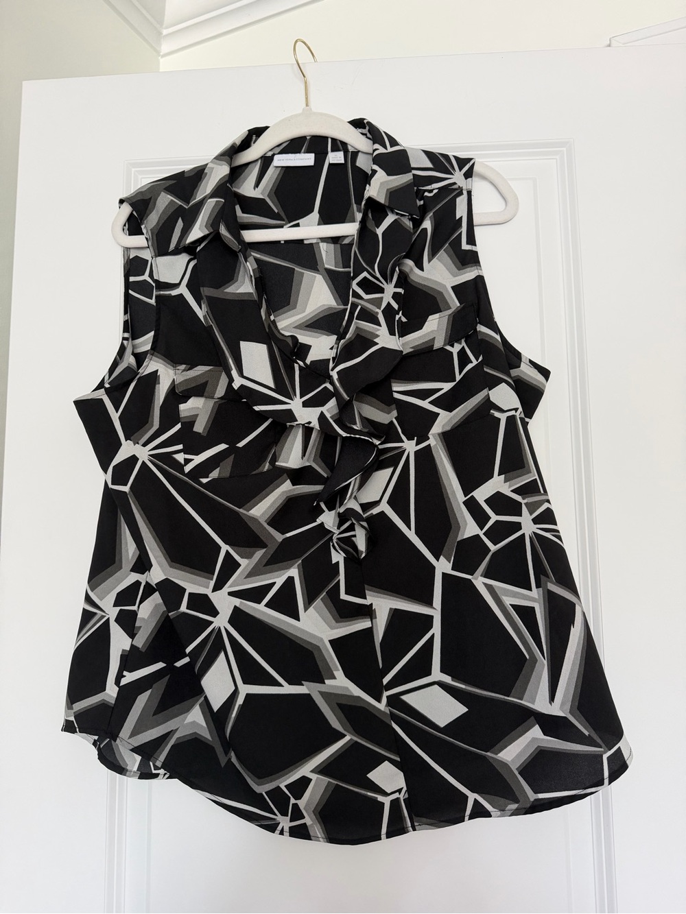 New York & Company Black and Gray Geometric Ruffle Sleeveless Blouse